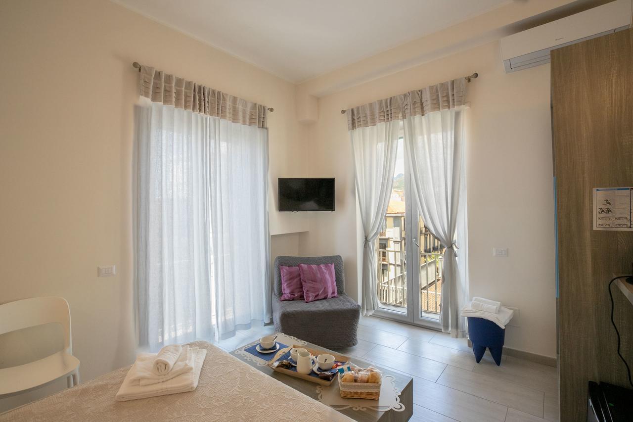 Alojamento de Acomodação e Pequeno-almoço Residenza Eleonora Salerno